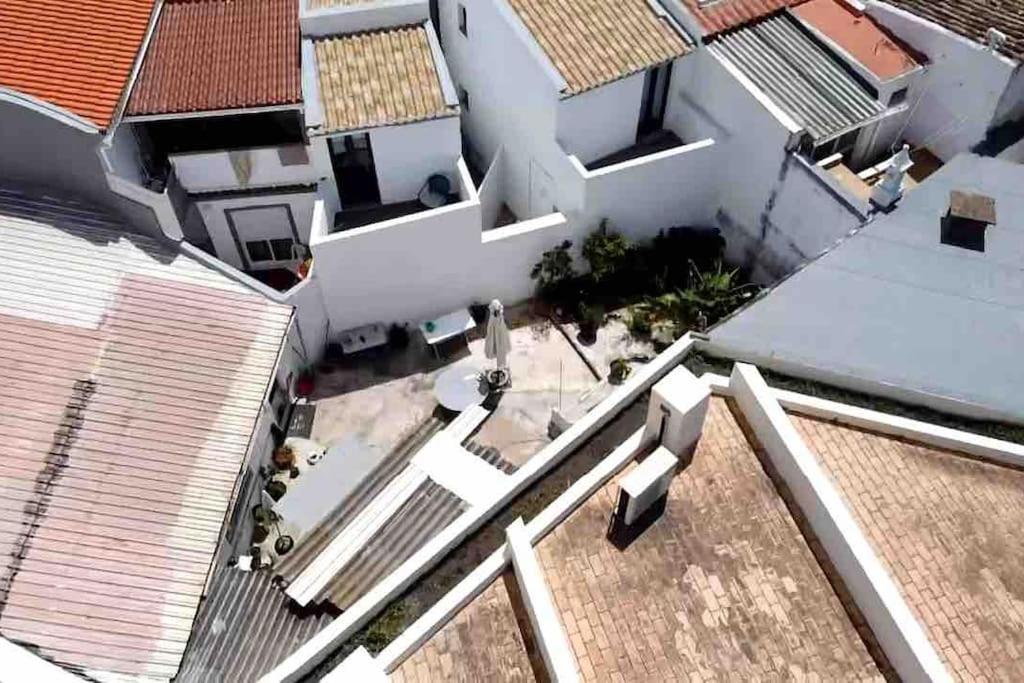 Typical House Faro Downtown Private Entrance Villa Exterior photo
